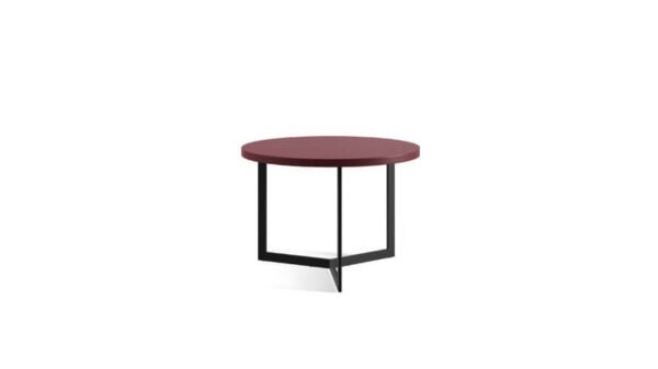 trenta is a round coffee table with a three-sided metal base. Available in various surface materials.